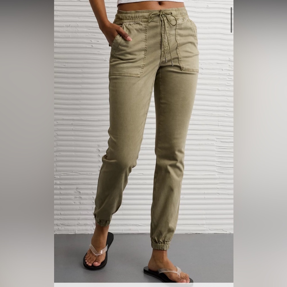 American Eagle army green joggers